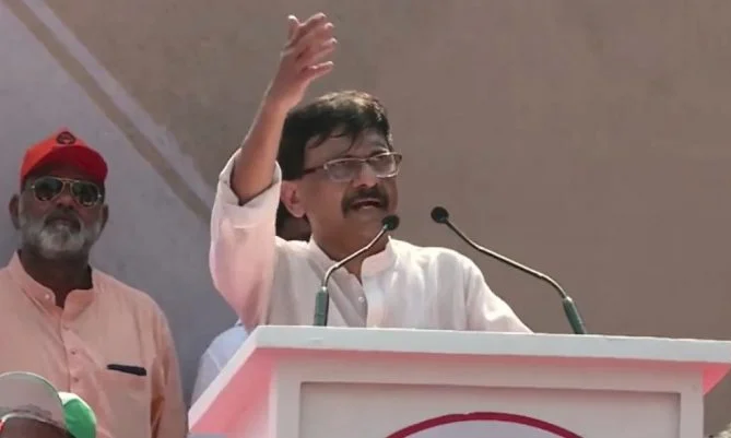 Strategy decided, Shinde Fadnavis government will collapse in February! Sanjay Raut's warning from Mahamorcha