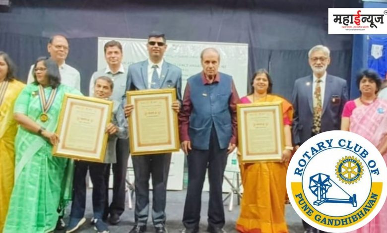 Distribution of excellence awards of 'Rotary Club of Pune Gandhi Bhavan' by Arun Firodia