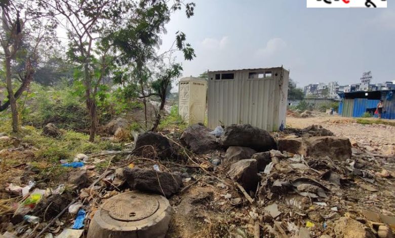 Residents of Tanishq Colony, Jagtap Dairy-Vishal Nagar are shocked by the foul smell