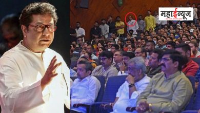 Vasant More crawls and stands during Raj Thackeray's speech