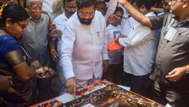 Chief Minister Eknath Shinde celebrated his birthday with disabled children by cutting a 50 kg cake.