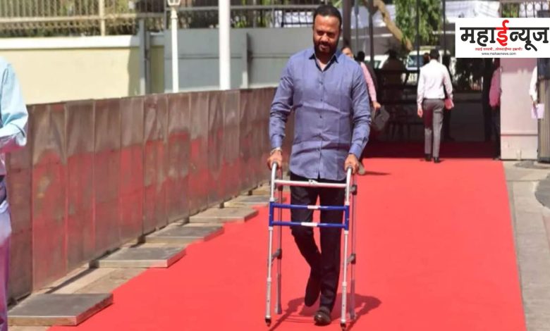 Jayakumar Gore attended the convention with the help of a walker