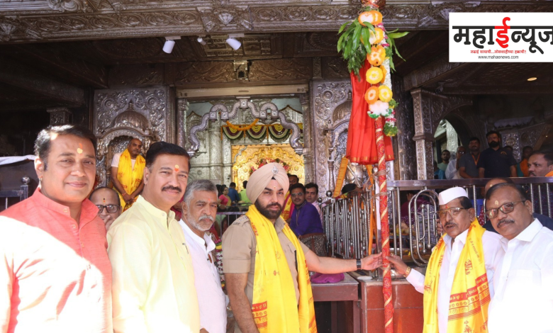 Rich Dagdusheth Ganpati, Temple, Gudhi Pujan, A grand array of flowers,