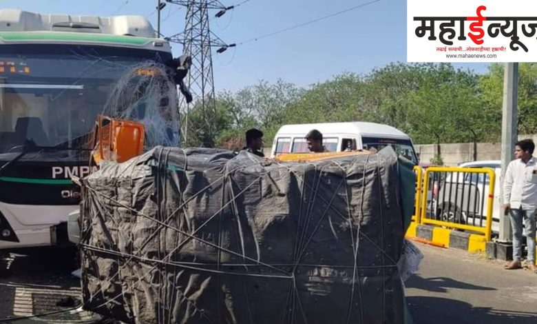 Dange Chowk, Aundh BRT, horror on the route, accident, PMPML bus, tempo hit, two injured,