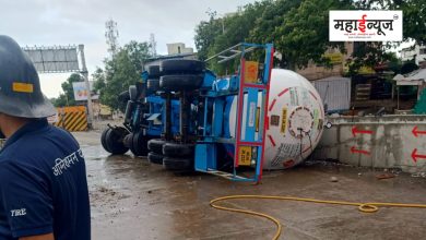 A tanker carrying LPG gas overturned on the Pune-Mumbai highway