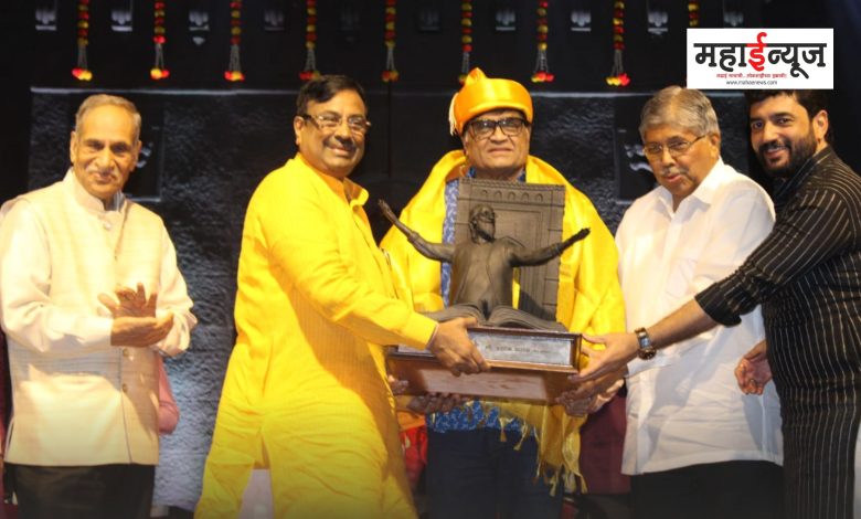 Shivshahir Babasaheb Purandare Award presented to Ashok Saraf