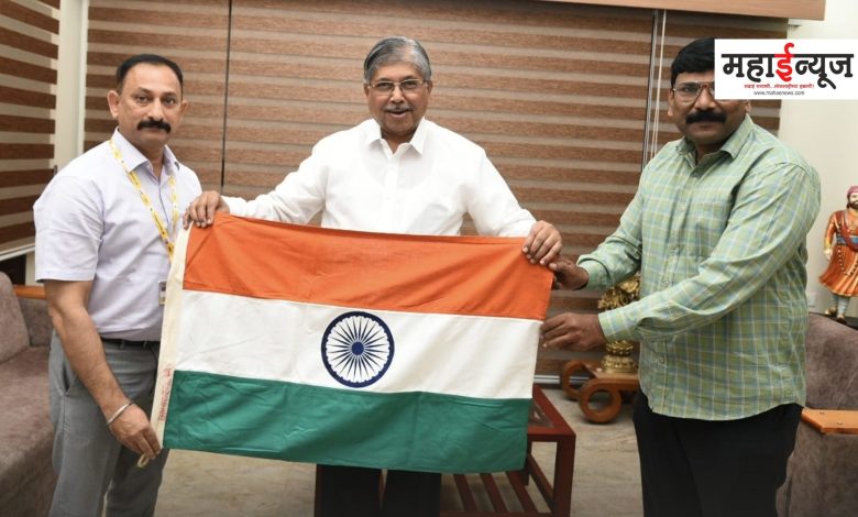Chandrakant Patil said that every Pune resident should hoist the national flag at his home and pay his respects