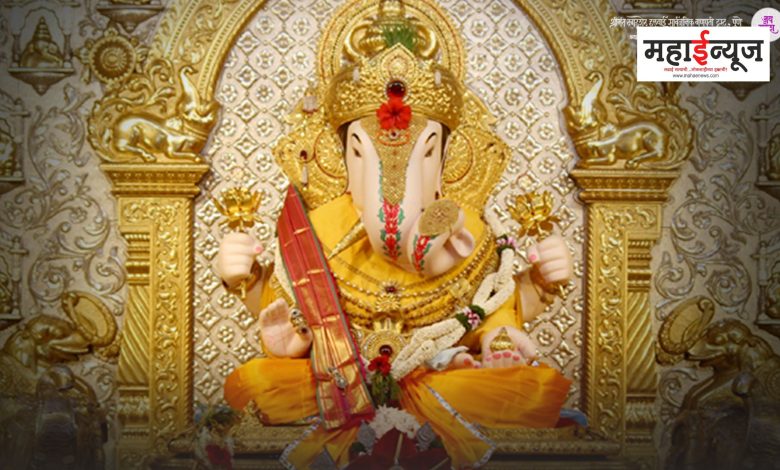 This year Srimanta Dagdusheth will participate in the Ganapati immersion procession at 4 pm