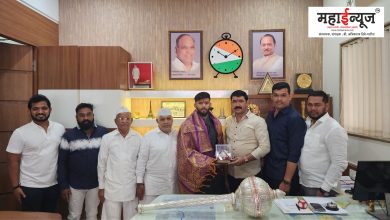 Maharashtra Kesari Sikandar Sheikh honored by former opposition leader Nana Kate