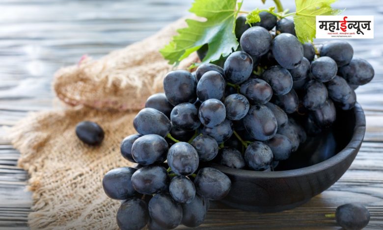 What are the benefits of eating black grapes?
