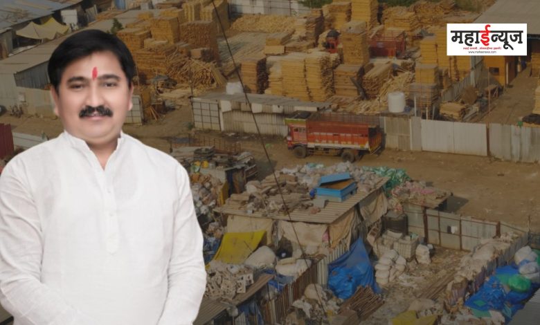 Sanjivan Sangle said that the uncontrolled scrap business should be stopped immediately for public safety