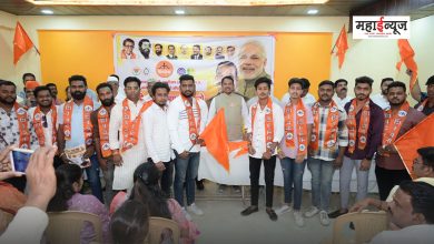Officials and workers of 'Ubatha' in Lonavla join Shiv Sena