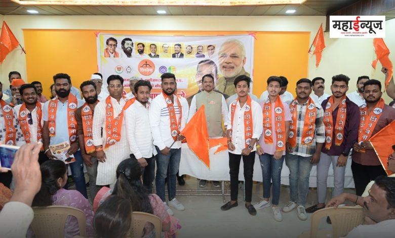 Officials and workers of 'Ubatha' in Lonavla join Shiv Sena