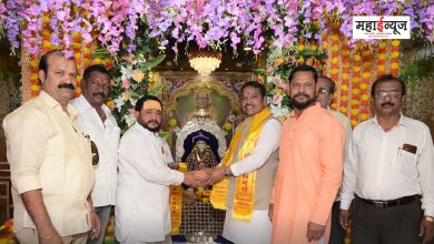 MP Barne interacted with Swami devotees on Swami Samarth Manifest Day
