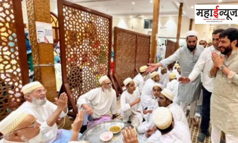 Mahayuti candidate Muralidhar Mohol interacted with Bohri brothers at Zaini Masjid.