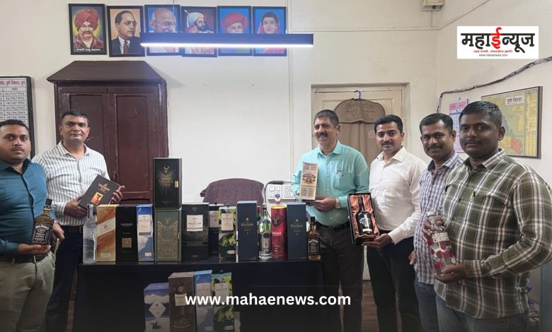 More than 11 lakh rupees seized from the Pune Divisional Bharari Team