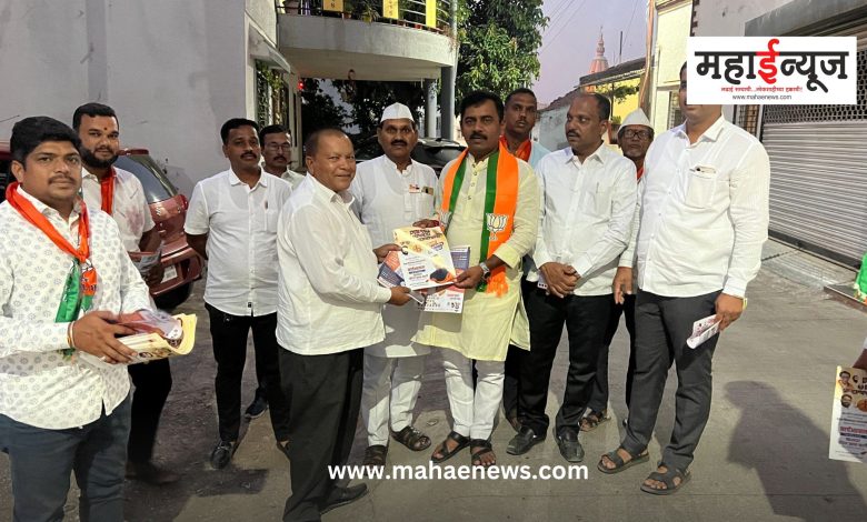 Door to door campaign of BJP in Maval for Srirang Barane's campaign
