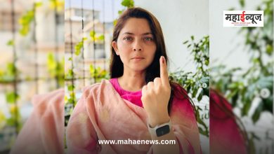 Actress Sonali Kulkarni exercised her right to vote