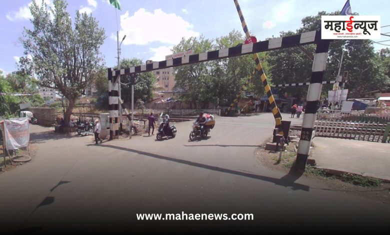 Opposition to installation of Kasarwadi railway crossing bollards