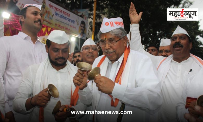 Minister Chandrakant Patil took darshan of the palanquin