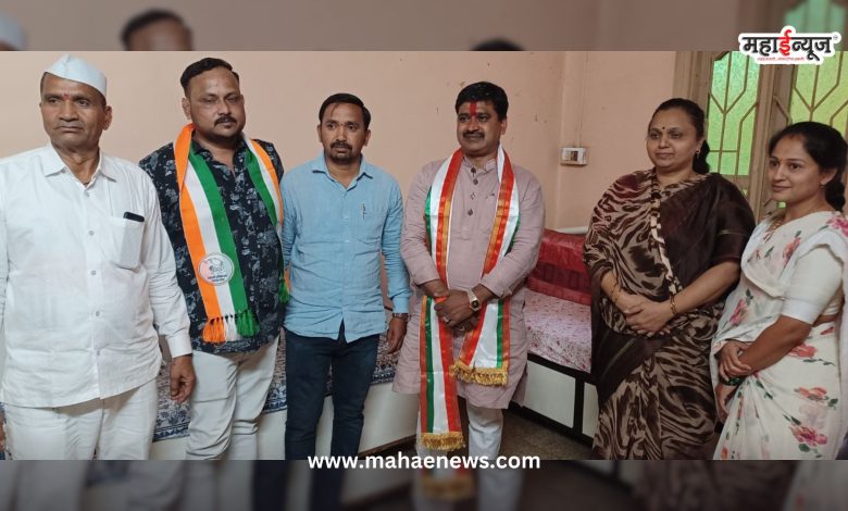 Ajit Gavanhe interacted with voters by holding a meeting.