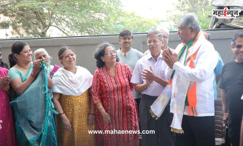 Spontaneous response from citizens to Chandrakant Patil's door-to-door outreach in Kothrud