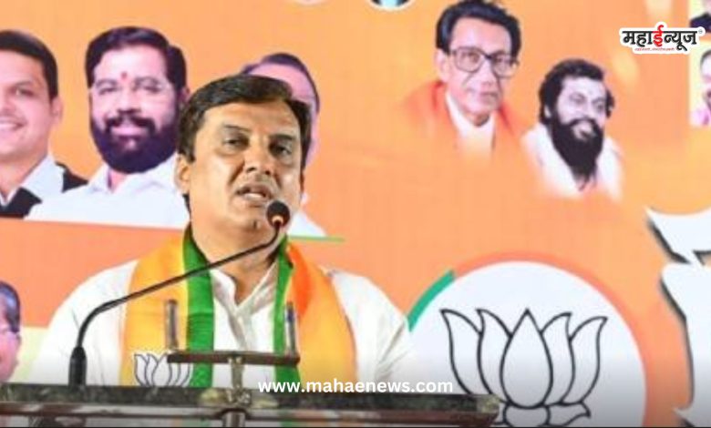 Dhananjay Mahadik said that he takes 1500 and takes pictures of women going to Congress rallies, he arranges for them.