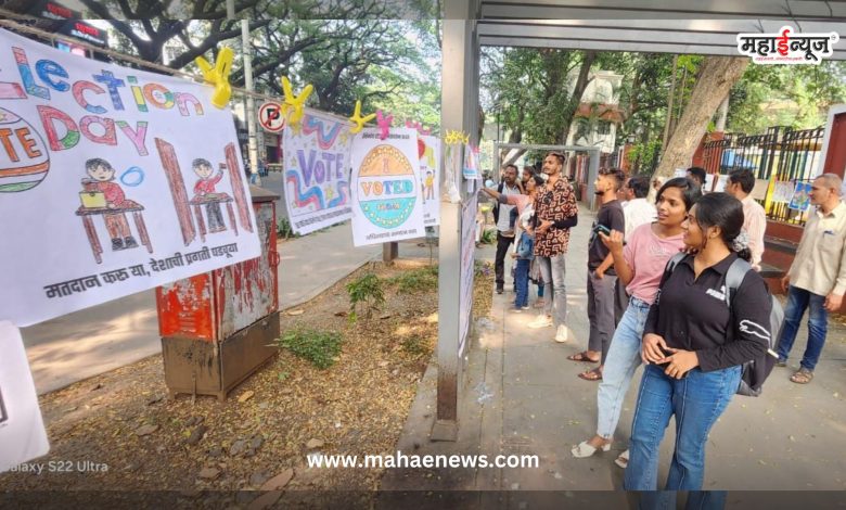 Voting awareness through exhibition of pictures painted by school students