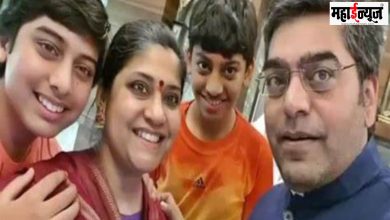 Renuka Shahane, yours, both, child, spot,