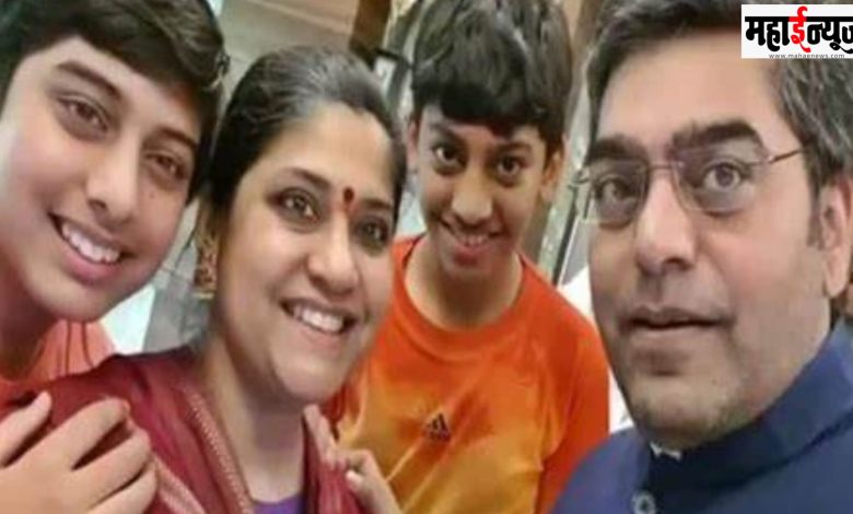 Renuka Shahane, yours, both, child, spot,