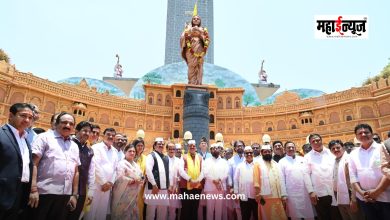 Punyashloka Ahilyadevi Holkar greeted by the Chief Minister and members of the Council of Ministers