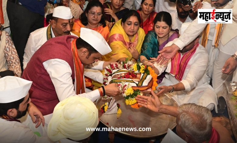 Chief Minister Devendra Fadnavis had darshan of the shoes of Saint Tukaram Maharaj