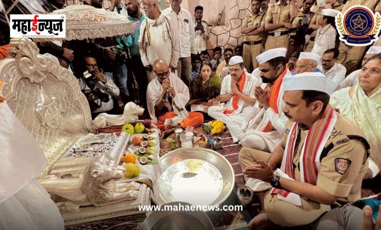 District Collector Jitendra Dudi performs official puja of the Padukas of Shri Sant Tukaram Maharaj