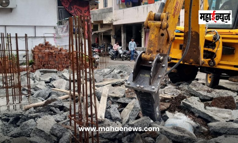 Hammer on unauthorized floor constructions in Thergaon, Rahatani