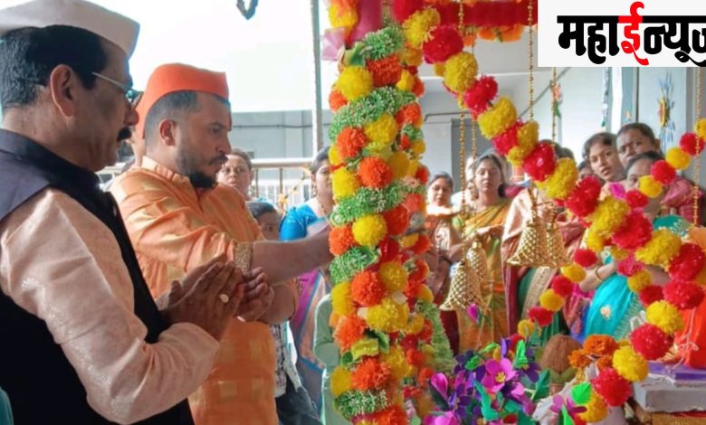 Students welcome Ganesha with pomp!