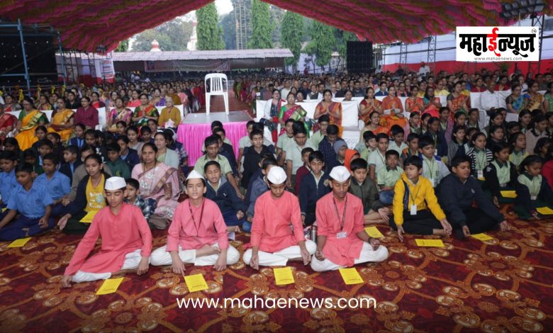 Collective recitation of Atharvashirsha and aarti of Pawanamai at Shri Morya Gosavi Sanjeev Samadhi Festival