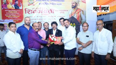 Folk poet Prof. Prashant More's touching poetry presentation brought an emotional close to the Chhatrapati Shivaji Maharaj Vichar Prabodhan Parva.