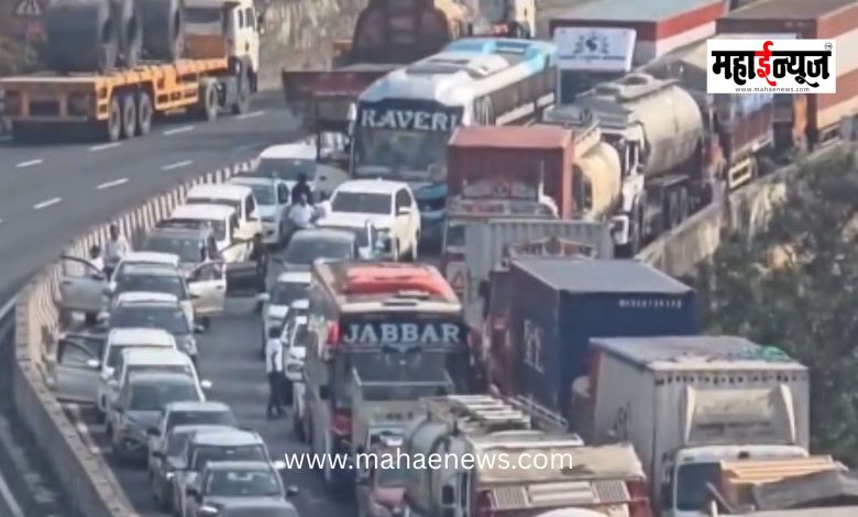 Traffic Congestion on Pune-Mumbai Expressway; 4–5 km Long Queues of Vehicles in Lonavala Ghat