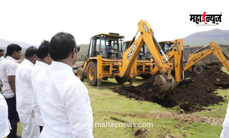 Desilting of Pavana Dam begins.