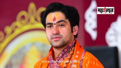 Dhirendra Shastri stated that Chhatrapati Shivrai entrusted the kingdom to Samarth Ramdas Swami.