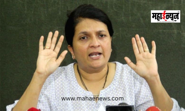 How many women are in Devendra Fadnavis's cabinet? Anjali Damania asks.