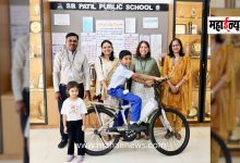 Vivan Patil of S. B. Patil Public School receives the ‘Great Artist Raja Ravi Varma Award’.