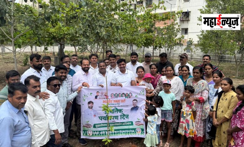 BJP. Tree plantation campaign in Pimpri-Chinchwad on the occasion of 12 years of Modi government