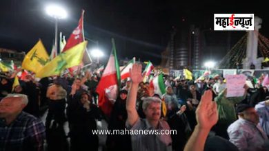 Intense opposition within Iran to the Iran-US peace deal; hardliners take to the streets, demanding the Foreign Minister's resignation.