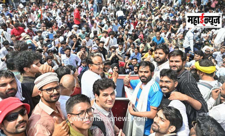 Massive protest at Jantar Mantar under the leadership of the 'Cockroach Janata Party'