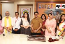 The team behind the film 'Bharat Bhagya Vidhata' met Mayor Ravi Landge.