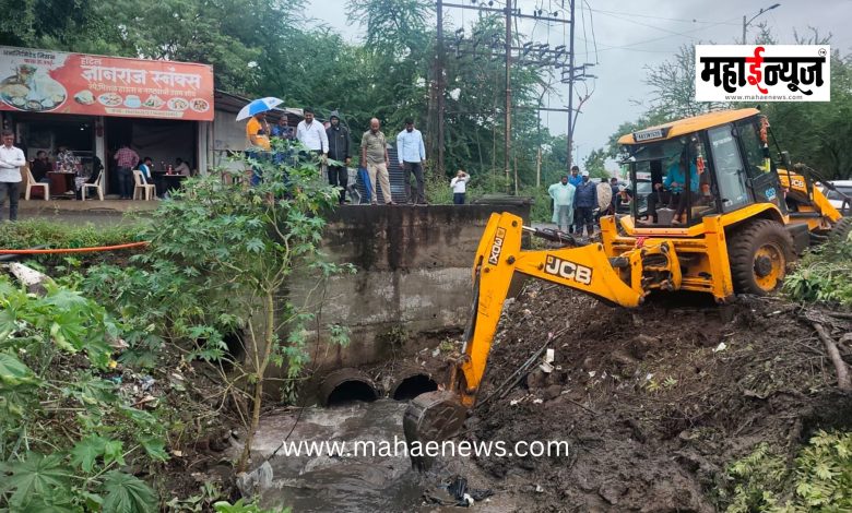 Dr. Suhas Kamble's prompt public service even amidst torrential rain.
