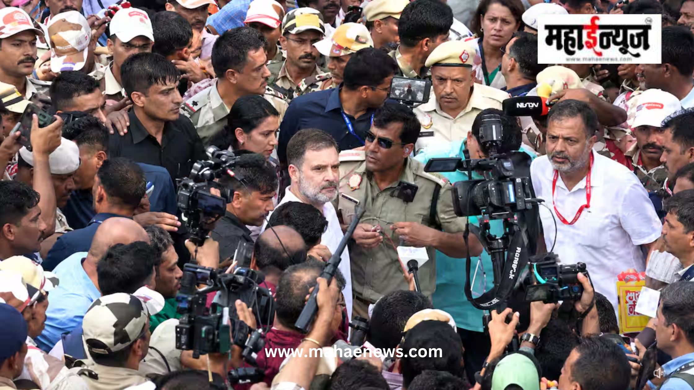 ज्ञानेश कुमारांच्या राजीनाम्याच्या मागणीवर राहुल गांधी पुन्हा ताब्यात; जंतरमंतरकडे जाताना दिल्ली पोलिसांची कारवाई ज्ञानेश कुमारांच्या राजीनाम्याच्या मागणीवर राहुल गांधी पुन्हा ताब्यात; जंतरमंतरकडे जाताना दिल्ली पोलिसांची कारवाई